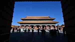 日本前高官揭「中共美人計」 曾送安倍「俊男」