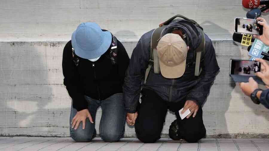 台北隨機殺人犯父母下跪道歉 市長要求徹查犯案動機