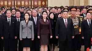 金正恩之女金主愛首赴錦繡山謁陵 站父母中間引關注