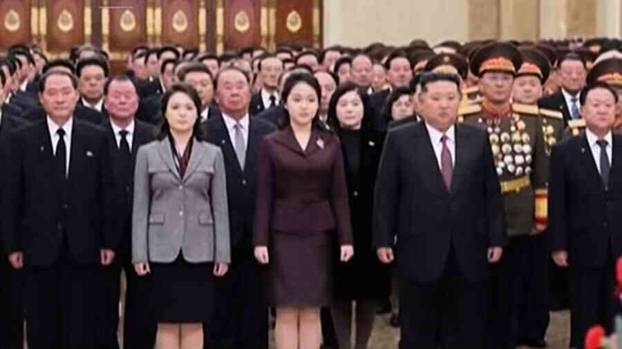 金正恩之女金主愛首赴錦繡山謁陵 站父母中間引關注