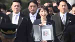 攜安倍遺照參拜伊勢神宮 高市早苗：我們又一起來了