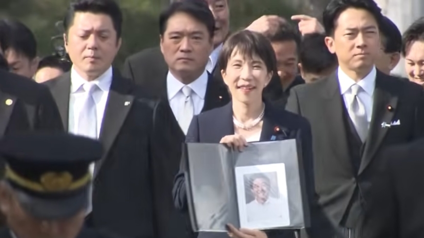 攜安倍遺照參拜伊勢神宮 高市早苗：我們又一起來了