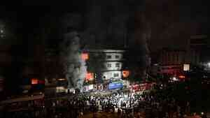 巴基斯坦商場暗夜惡火 黑煙直衝夜空釀3死10餘人傷