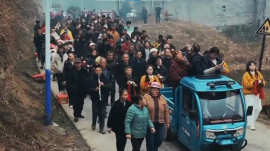 雲南挖墳搶屍激民憤 抗爭獲勝 數千人送老人下葬（影片）