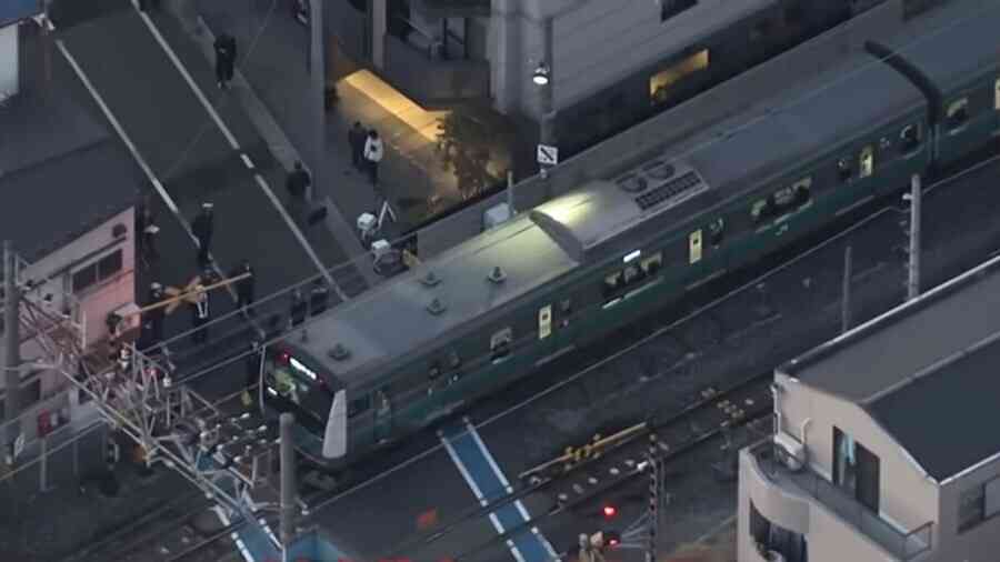 東京列車內揮舞剪刀 引乘客驚慌 警逮捕17歲少年