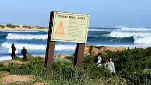 澳洲13歲少年奮力游4小時尋求救援受困海中家人