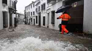 風暴橫掃西班牙 交通癱瘓 小鎮面臨山崩危機