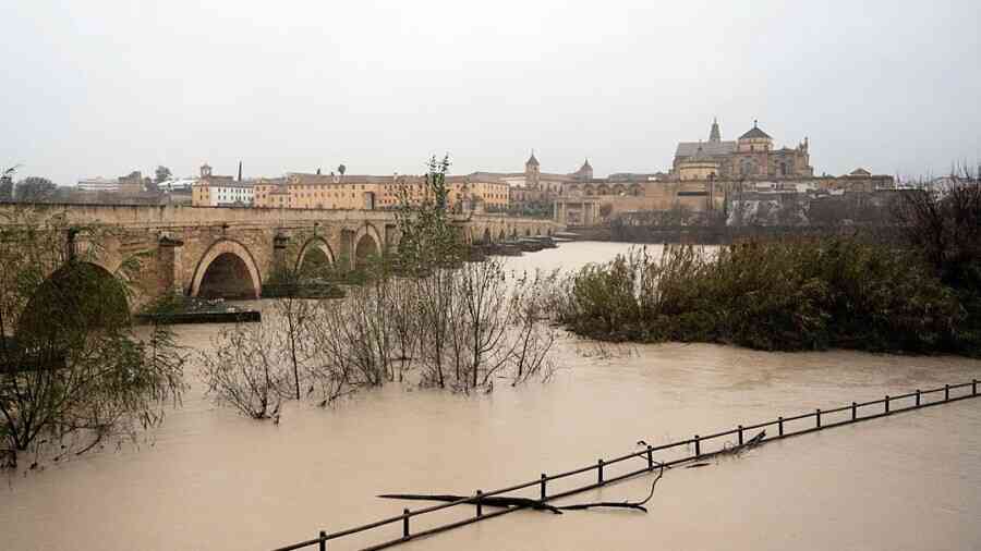 風暴接連襲伊比利半島 葡萄牙延投票 西班牙逾萬人被迫撤離