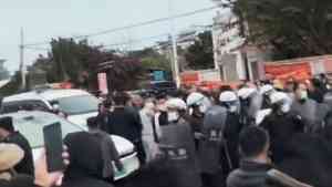 海南爆大規模衝突 警暴力鎮壓 村民憤而投磚石反擊（影片）