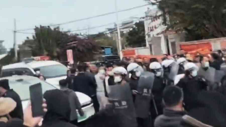 海南爆大規模衝突 警暴力鎮壓 村民憤而投磚石反擊（影片）