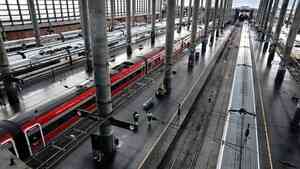 西班牙火車司機罷工 當局承諾投資逾200億美元維護安全