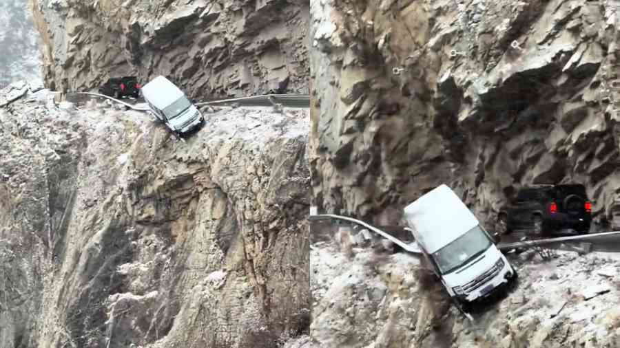 驚魂一刻！西藏小客車衝出護欄懸空崖邊（影片）