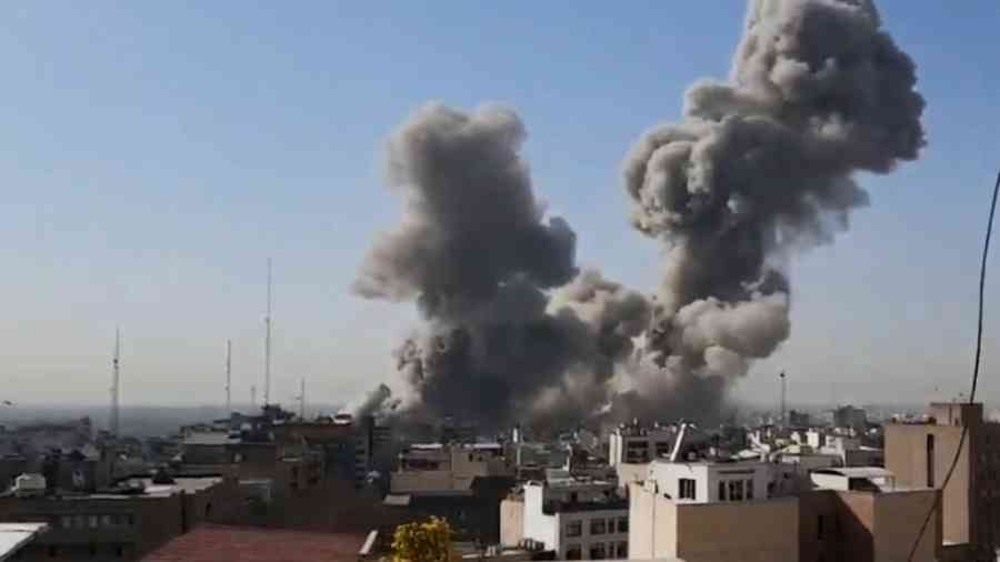 哈梅內伊住所被炸生死不明 伊朗人：太棒了！（影片）