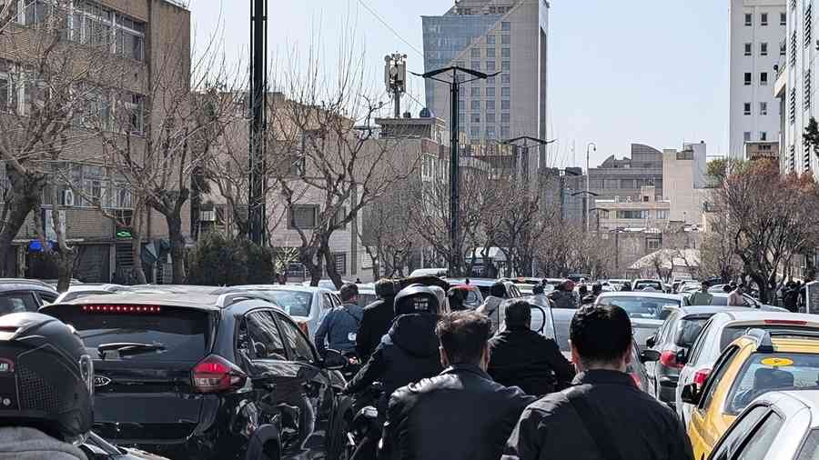 伊朗多處爆炸關領空 德黑蘭未響警報 民眾茫然（多圖）