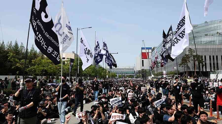 三星員工要求漲薪參與抗議活動 韓廠夜班產量大減58%