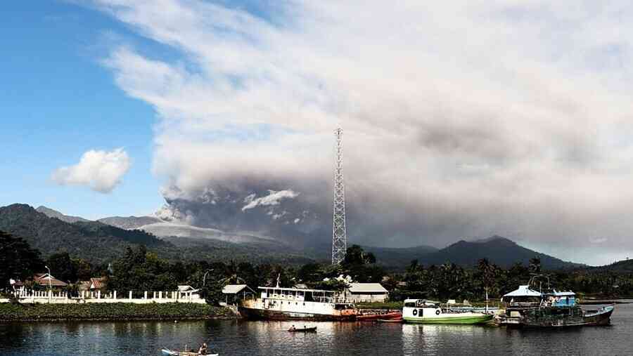 杜科諾火山爆發 登山客硬闖釀3死15傷僅尋獲1遺體