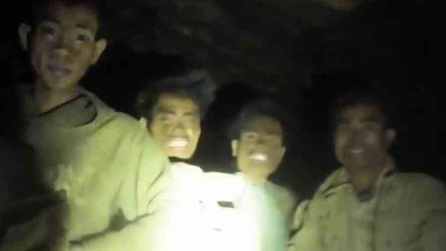 找黃金困洞穴一周 救援人員尋獲老撾5村民