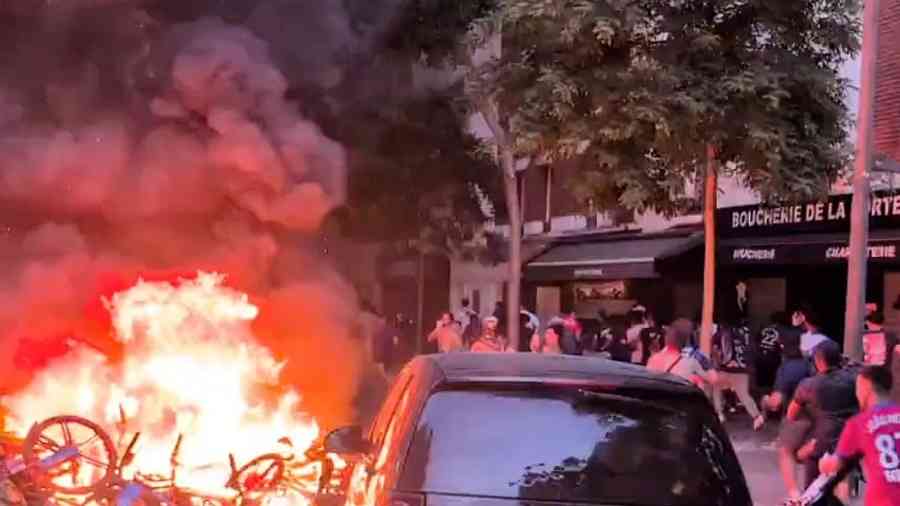 巴黎球迷街頭狂歡爆發騷亂 780人被捕（影片）