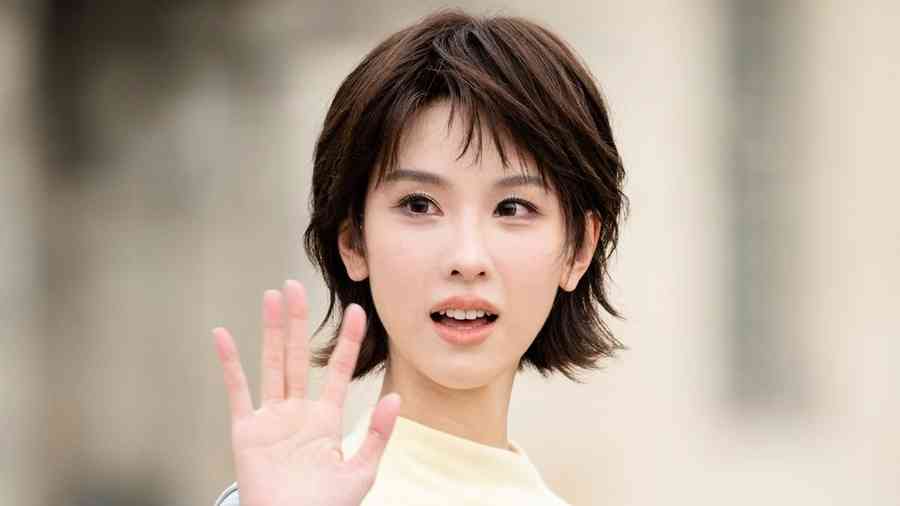 中國女星陳都靈化妝時睡著影片引爭議（影片）