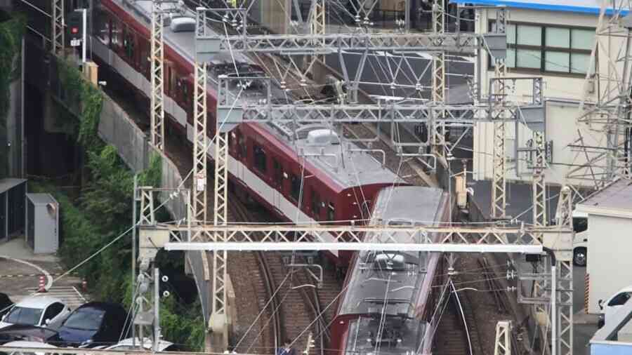 日本京都站車廂脫軌 列車停高架軌道上 無人受傷