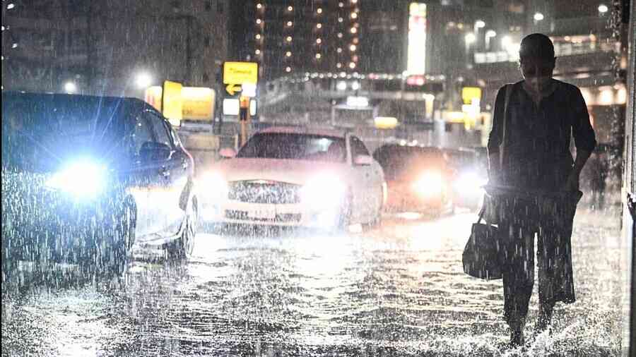 日本千葉豪雨淹近500住宅 逾千被浸汽車棄置路上