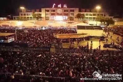 返鄉艱辛 列車晚點十萬人擠爆廣州火車站