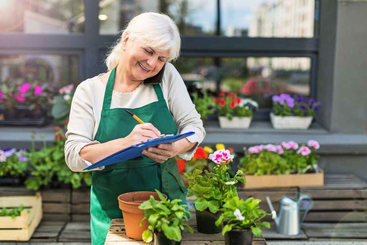 園藝一直是受人歡迎的退休嗜好。何不將你對植物的愛好轉為外快收入來源？（Shutterstock）
