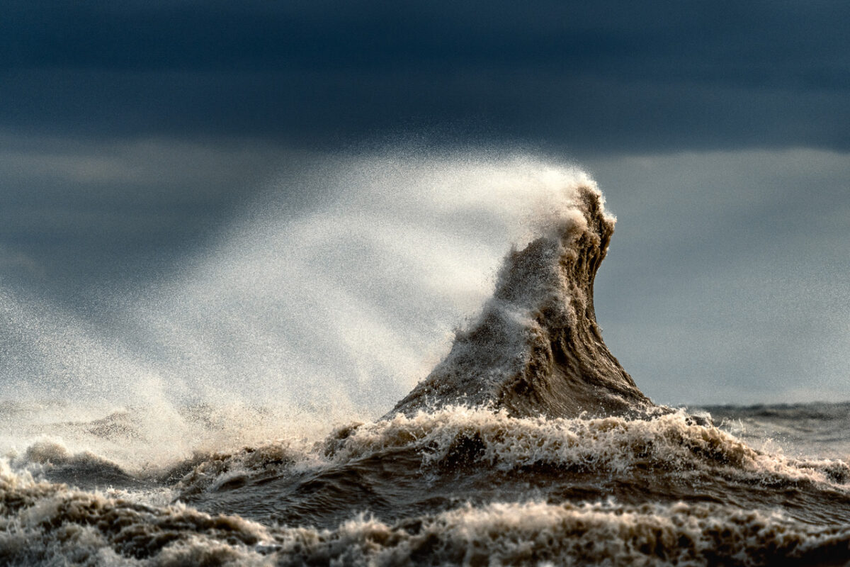  伊利湖的大浪顯示出驚人的力量。（特雷弗‧波特爾伯格攝於2022年）