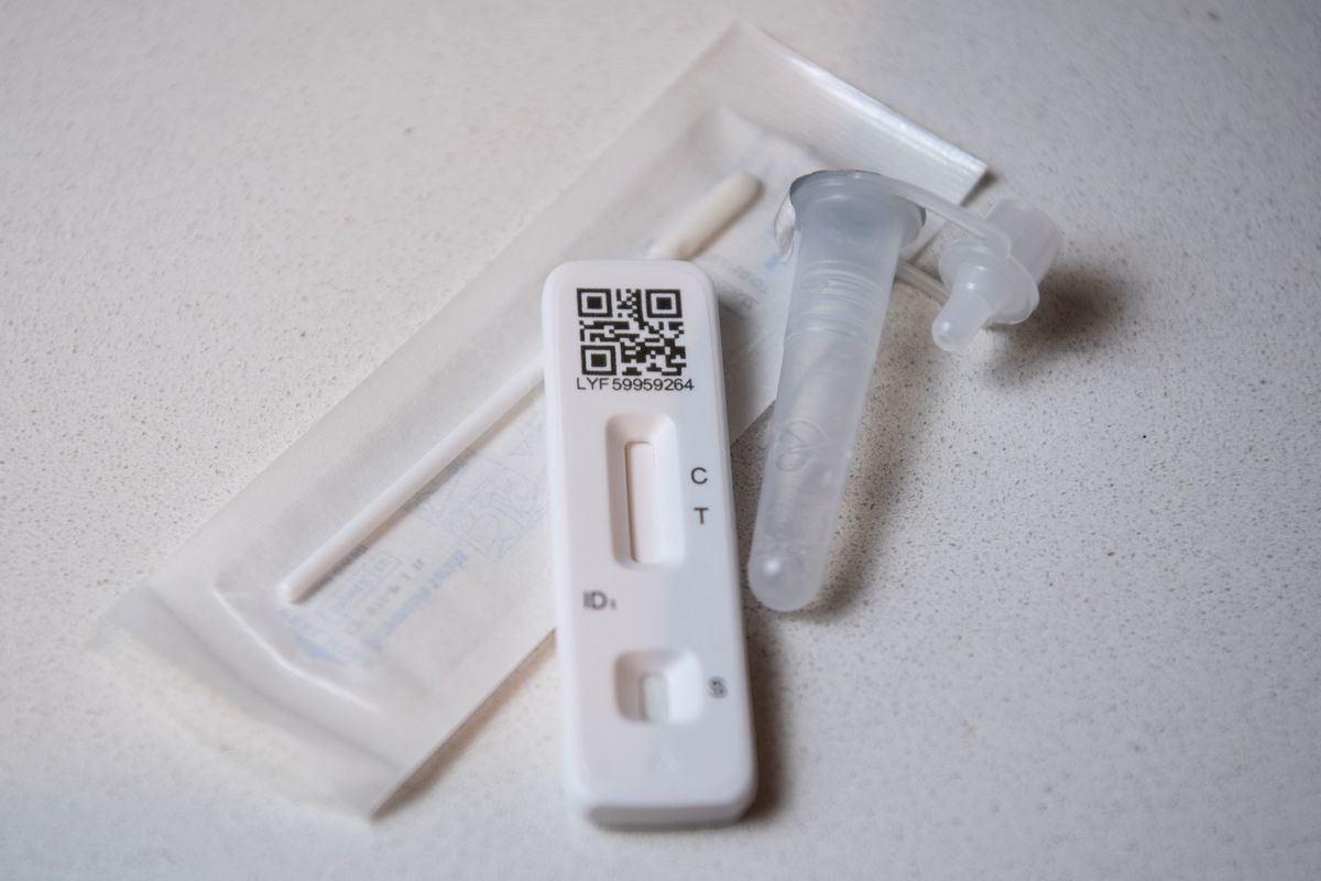 圖為新冠病毒自測試劑盒。（Ben stansall/AFP via Getty Images）